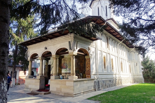 Biserica „Sfânta Treime”- Beștelei