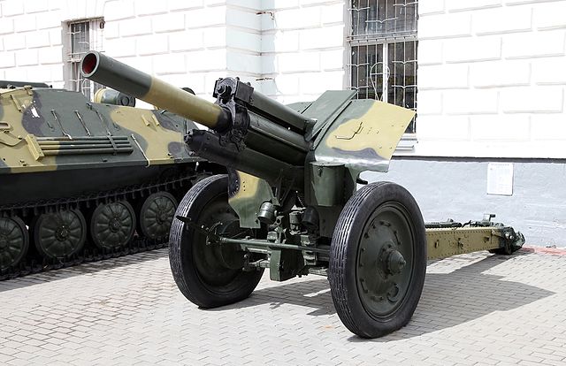 Iosif Stalin, obuzierul de calibrul 122 mm și istoricii