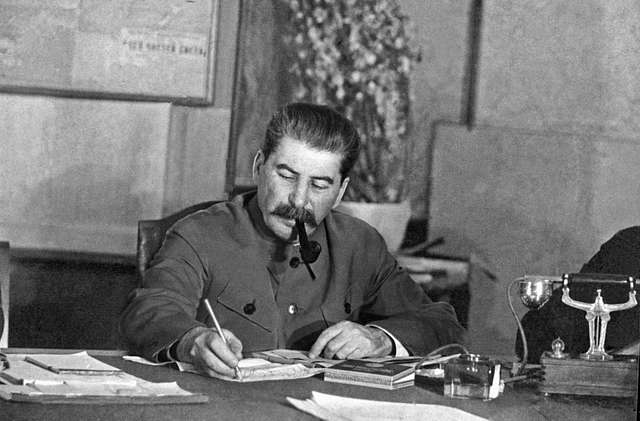 Uniunea Sovietică n-a făcut revoluție mondială și visul lui Stalin s-a destrămat
