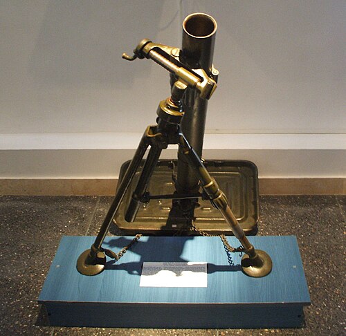 Aruncătorul de mine de calibrul 81,4 mm, istoricii și ajutorul militar primit din Germania nazistă